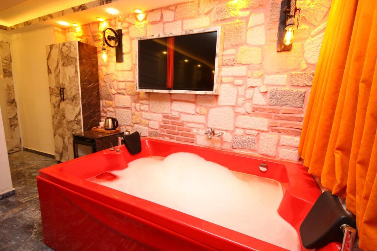 Ren Hotel *